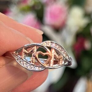 Elegant Silver and Gold 'Mom' Ring